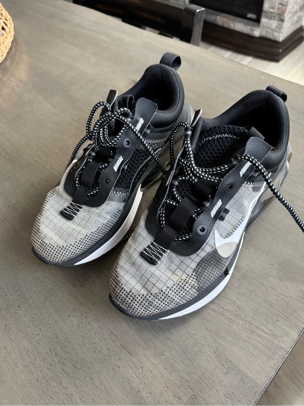 Men Sneakers in Black and Gray